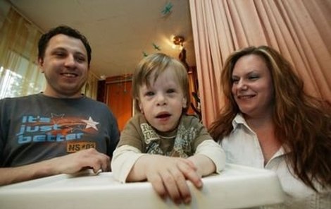 730733 Img Import Kratinovi Se Synem Nikolasem V0